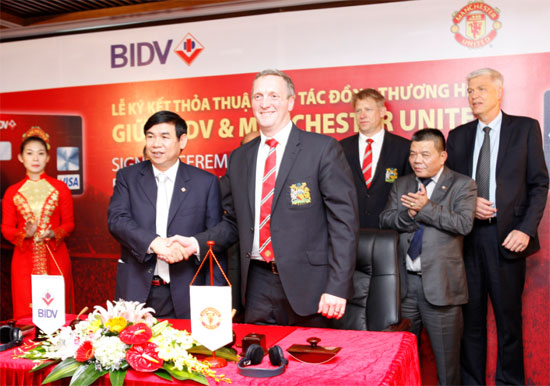 BIDV ra mắt thẻ đồng thương hiệu BIDV - Manchester United